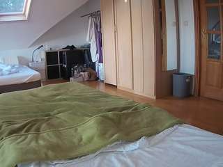 voyeurcam-julmodels-bed-1 Thumb Image