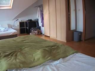 voyeurcam-julmodels-bed-1