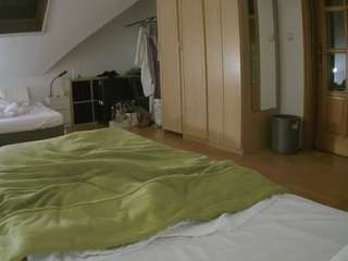 voyeurcam-julmodels-bed-1