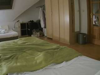 voyeurcam-julmodels-bed-1
