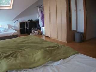 voyeurcam-julmodels-bed-1