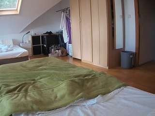 voyeurcam-julmodels-bed-1