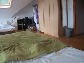 voyeurcam-julmodels-bed-1