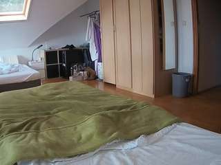voyeurcam-julmodels-bed-1