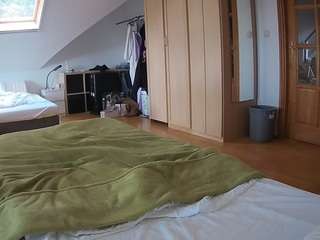 voyeurcam-julmodels-bed-1