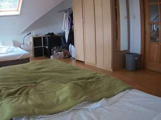 voyeurcam-julmodels-bed-1