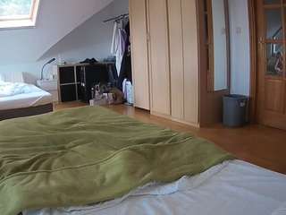 voyeurcam-julmodels-bed-1