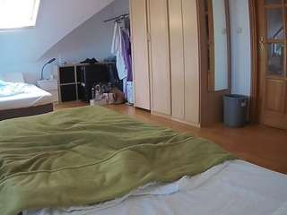voyeurcam-julmodels-bed-1