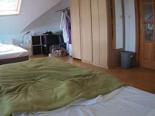 voyeurcam-julmodels-bed-1