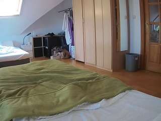 voyeurcam-julmodels-bed-1