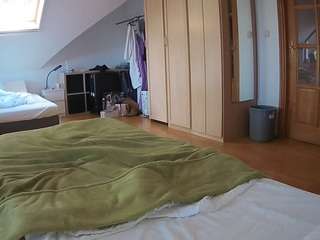 voyeurcam-julmodels-bed-1