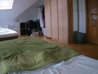 voyeurcam-julmodels-bed-1