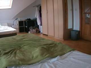 voyeurcam-julmodels-bed-1