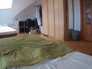 voyeurcam-julmodels-bed-1