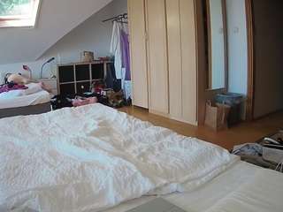 voyeurcam-julmodels-bed-1