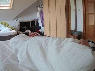 voyeurcam-julmodels-bed-1
