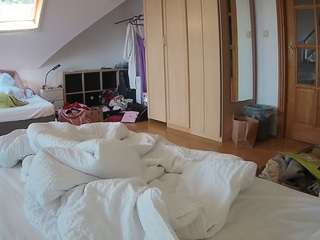 voyeurcam-julmodels-bed-1
