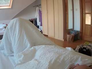 voyeurcam-julmodels-bed-1