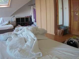 voyeurcam-julmodels-bed-1