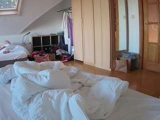voyeurcam-julmodels-bed-1