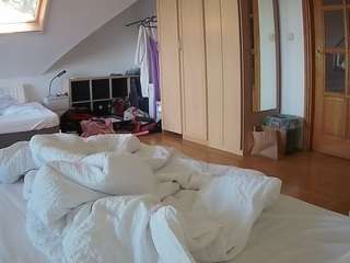 voyeurcam-julmodels-bed-1