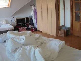 voyeurcam-julmodels-bed-1