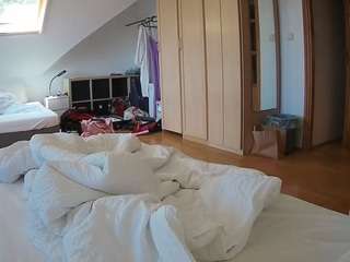 voyeurcam-julmodels-bed-1