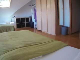 voyeurcam-julmodels-bed-1