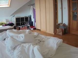 voyeurcam-julmodels-bed-1