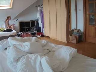 voyeurcam-julmodels-bed-1