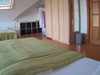 voyeurcam-julmodels-bed-1