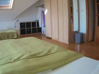 voyeurcam-julmodels-bed-1