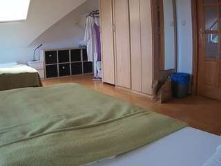 voyeurcam-julmodels-bed-1