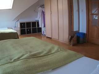 voyeurcam-julmodels-bed-1