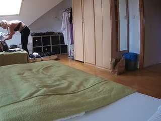 voyeurcam-julmodels-bed-1