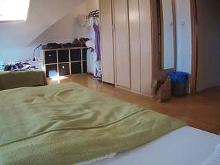 voyeurcam-julmodels-bed-1