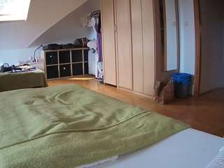 voyeurcam-julmodels-bed-1