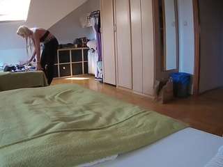 voyeurcam-julmodels-bed-1