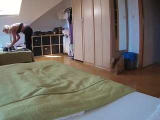 voyeurcam-julmodels-bed-1