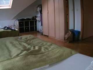 voyeurcam-julmodels-bed-1