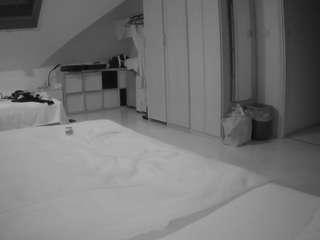 voyeurcam-julmodels-bed-1