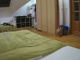 voyeurcam-julmodels-bed-1