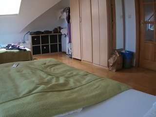 voyeurcam-julmodels-bed-1