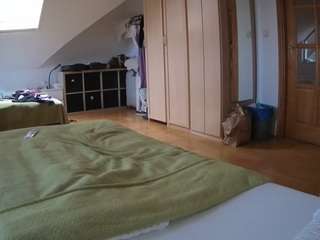 voyeurcam-julmodels-bed-1