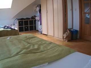 voyeurcam-julmodels-bed-1