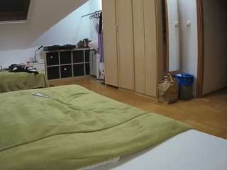 voyeurcam-julmodels-bed-1