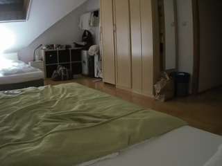 voyeurcam-julmodels-bed-1