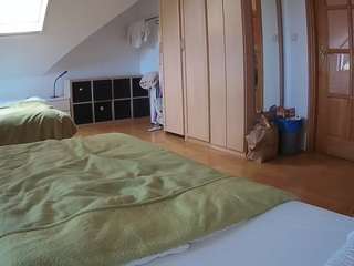 voyeurcam-julmodels-bed-1