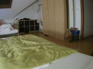 voyeurcam-julmodels-bed-1