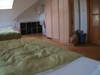 voyeurcam-julmodels-bed-1